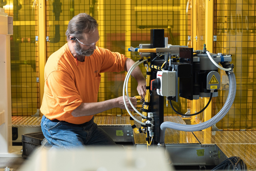 Worker over viewing machine mechanisms